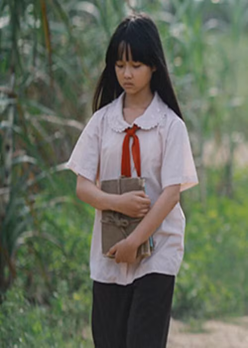 Sau Đoạt hồn, Lâm Thanh Mỹ liên tiếp được mời đóng các bộ phim: Để Hội tính, Ma dai, Scandal 2 - Hào quang trở lại. Nữ diễn viên nổi tiếng hơn nhờ vai Mận trong tác phẩm điện ảnh Tôi thấy hoa vàng trên cỏ xanh của đạo diễn Victor Vũ ra mắt vào năm 2015. Ảnh: Znews.