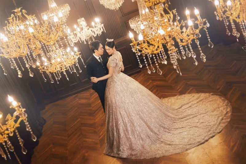 Anh Đức và bạn gái kém 12 tuổi sẽ tổ chức đám cưới vào ngày 10/9 tới đây sau 1 lần hoãn cưới.