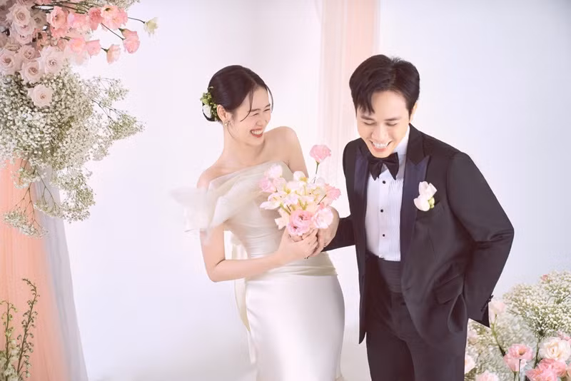Anh Đức - Quỳnh Anh yêu cầu khách mời diện trang phục có màu đen, nâu, không livestream lễ cưới.