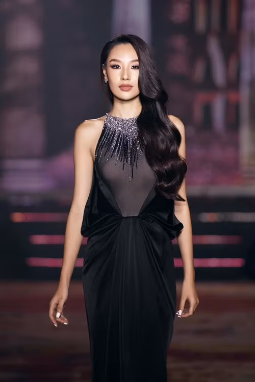 Cô từng làm PG chụp mẫu ảnh cho một số thương hiệu trước khi đắt show làm người mẫu. Ảnh: FB Đoàn Tường Linh.