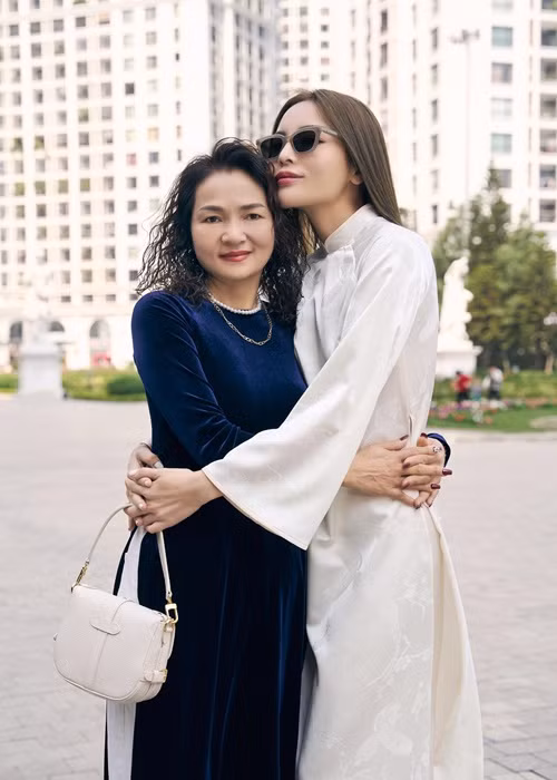 Bố mẹ của Hoa hậu Nguyễn Cao Kỳ Duyên kinh doanh ảnh viện áo cưới ở Nam Định trong nhiều năm. Ảnh: FB Kỳ Duyên.
