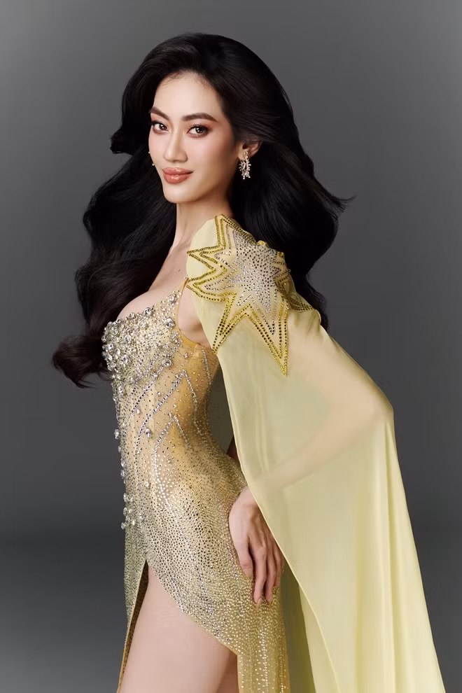 Lê Thúy sẽ trình diễn bộ trang phục có tên The light of delight (Khởi nguồn của ánh sáng) trong đêm bán kết. Thiết kế này được thực hiện bởi NTK Lê Long Dũng và Thân Nguyễn An Kha, lấy cảm hứng từ ánh sáng mặt trời, thể hiện sự nhiệt huyết và năng lượng tích cực của người đẹp.