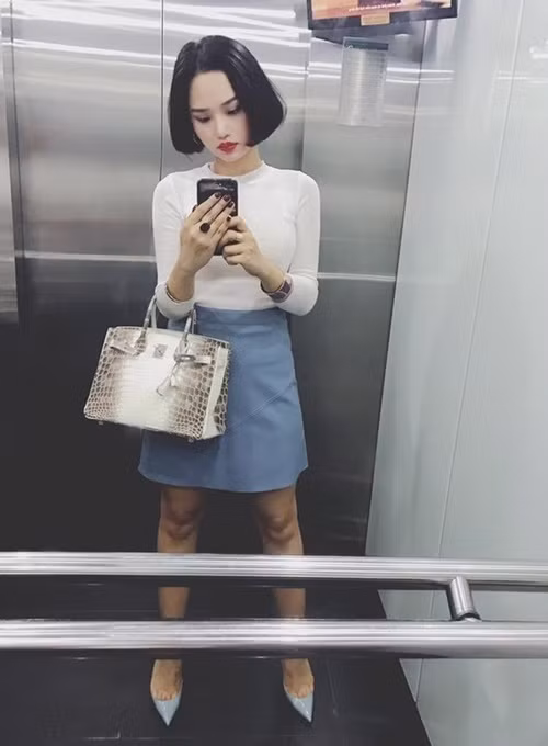 Miu Lê cũng từng khoe sở hữu túi Hermes bạch tạng. Ảnh: Thể Thao Văn Hoá.