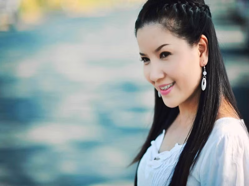 Ngoc Trinh “Mui ngo gai” ngay cang tre dep ngo ngang