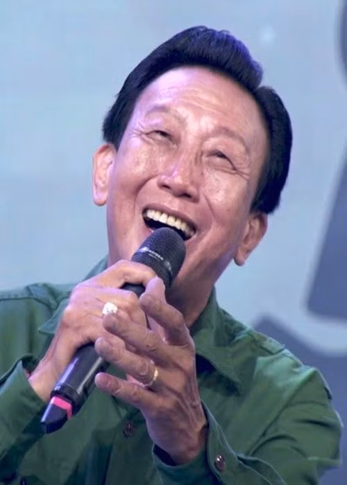 Chia tay Hạ Lan, tác giả "Tóc em đuôi gà" tái hôn với một người phụ nữ kém ông 27 tuổi. Ảnh: Tiền Phong.