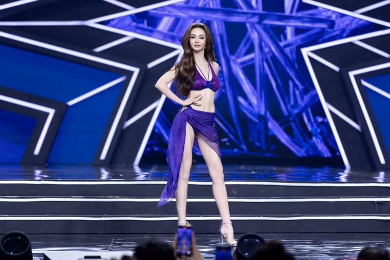 Trong bán kết, Quách Tapiau Mai Ly cũng toả sáng. Cô 2 lần lọt top giống Kỳ Duyên. Ảnh: Miss Universe Vietnam.