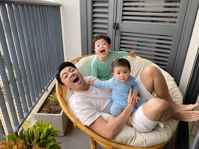 Hai nhóc tì nhà Kiều Anh - Quỳnh Văn rất kháu khỉnh, được xem là bản sao nhí của bố. Ảnh: Instagram Kiều Anh.