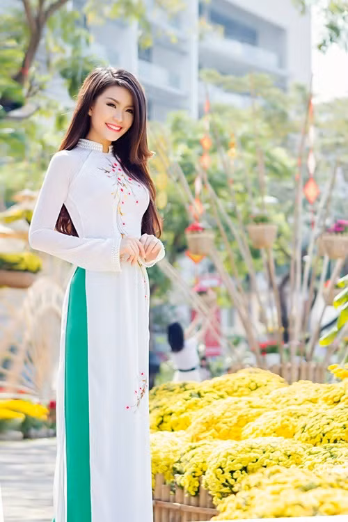 Sau khi đoạt danh hiệu Á hậu 2 Hoa hậu Việt Nam 2014, Diễm Trang nhận được lời đề nghị đại diện Việt Nam tại Hoa hậu Hoàn vũ Thế giới 2015. Thế nhưng, cô khước từ lời mời với lý do muốn tĩnh dưỡng sau cuộc thi cũng như thời gian chuẩn bị quá gấp rút. Ảnh: FB Diễm Trang.
