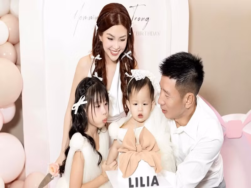 Diễm Trang sinh con gái đầu lòng năm 2016, con gái thứ hai đầu năm 2023. Ảnh: FB Diễm Trang.