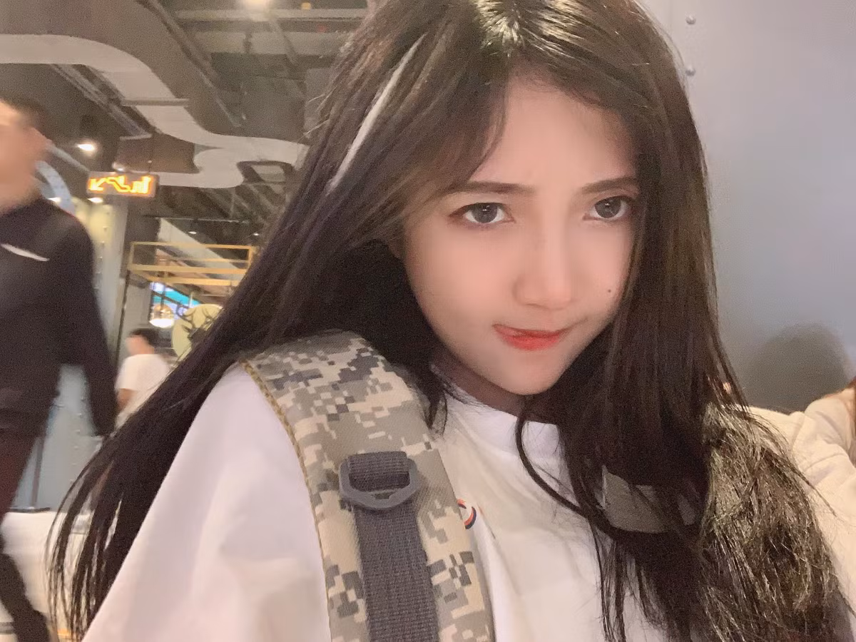 Lộ hành động nhạy cảm, nữ streamer bị fan “ném đá” thẳng tay Lo hanh dong nhay cam, nu streamer bi fan “nem da” thang tay