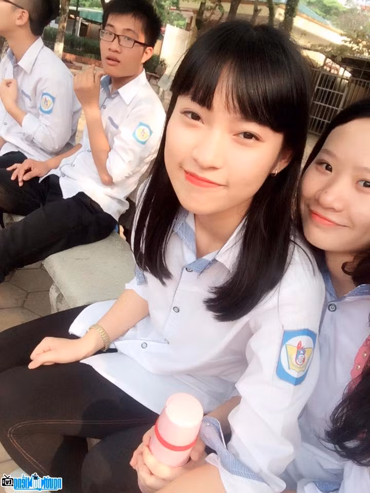 Cuối năm 2016, Khánh Vy được tuyển vào làm người dẫn chương trình cho bản tin Thế giới nghiêng của Đài Truyền hình kĩ thuật số VTC.