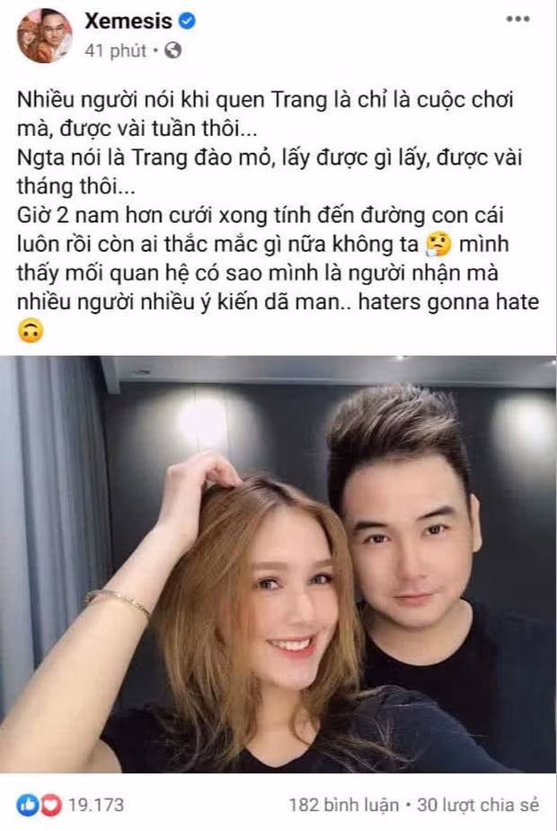 Xoài Non tuyên bố tự lập tài chính từ năm 15 tuổi, kể cả khi đã cưới Xemesis, cô nàng vẫn tự kiếm và tự chi trả cuộc sống.