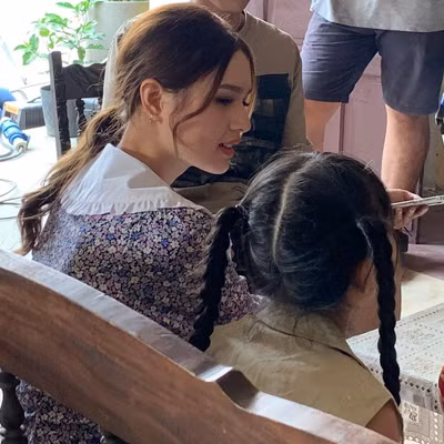 Đạo diễn Văn Công Viễn cho biết bộ phim đang trong quá trình ghi hình. Xuất phát từ lý tưởng của cá nhân là luôn tìm tòi và phát triển thêm nhiều diễn viên mới, đó là lý do anh lựa chọn Xoài Non tham gia dự án lần này.