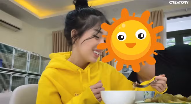 Thời gian gần đây, Linh Ngọc Đàm cũng không ít lần chia sẻ rằng mình khá nôn nao khi bạn bè xung quanh đã yên bề gia thất. Vậy nên hẳn "Đàm Tổng" cũng đang chuẩn bị tinh thần trước để bớt bỡ ngỡ khi đến lượt mình.