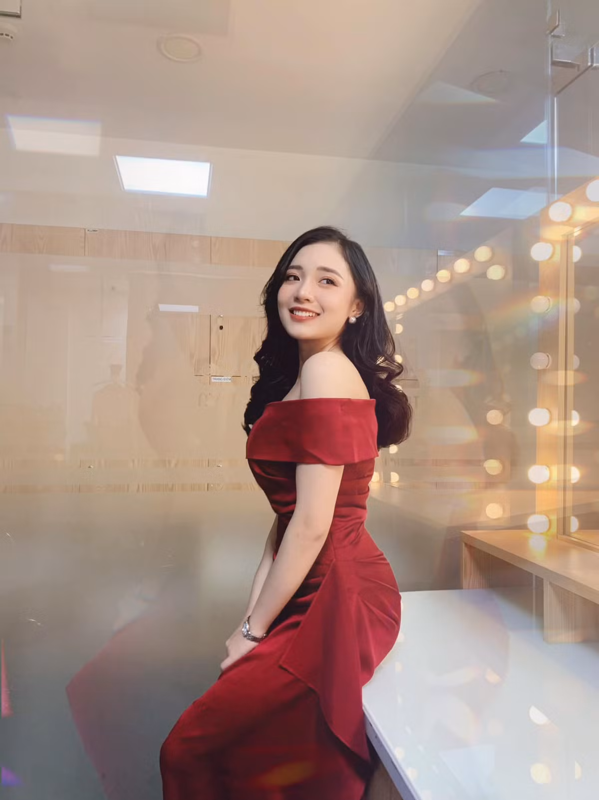 MC Phương Thảo tên thật là Vũ Phương Thảo cô nàng là tài năng trẻ bước ra từ cuộc thi "Speak Up 2017" với ngôi vị cao nhất.