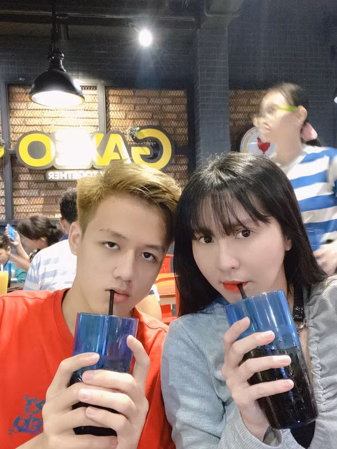 Đến giờ, mối quan hệ giữa Ngân Sát Thủ và Feri vẫn chưa chính thức được xác nhận nhưng cả hai khá thường xuyên chụp những bức hình gần gũi nhau