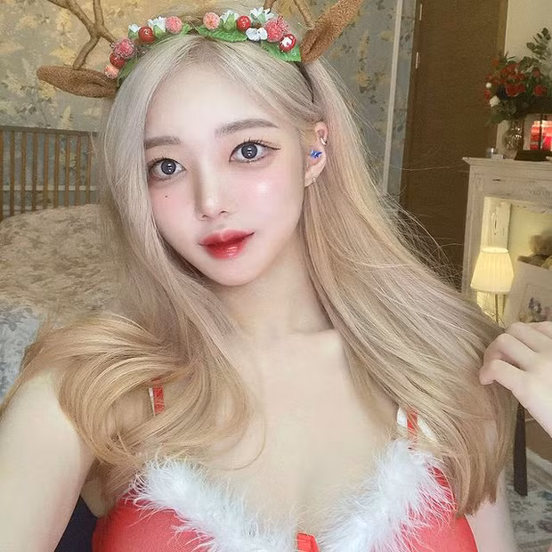 Điểm gây chú ý nhất của nữ streamer mới đây có màn lộ nội y Ayun có lẽ chỉ là gương mặt xinh đẹp và cách nói chuyện rất duyên của mình.