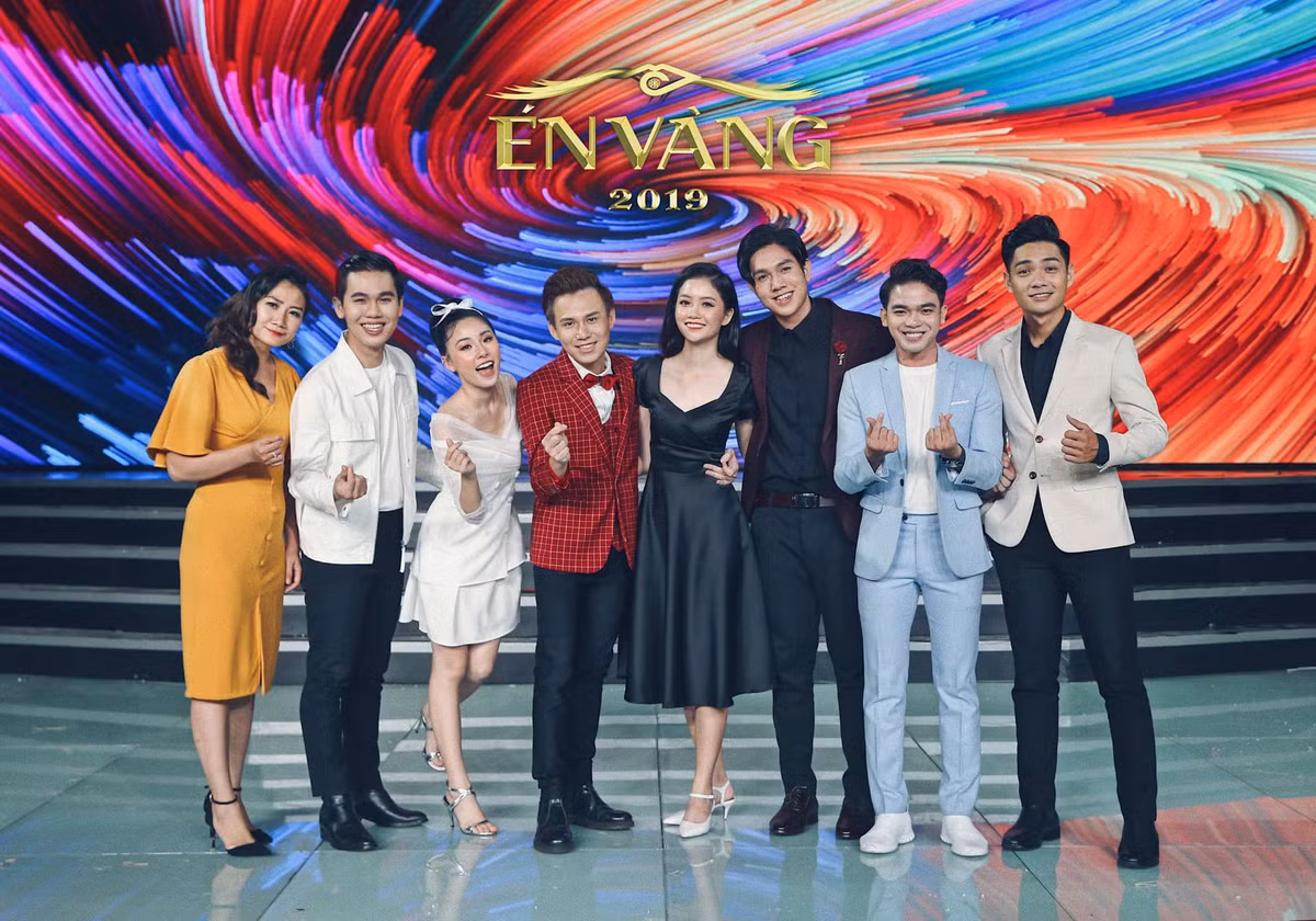Nữ MC Minh Anh gây ấn tượng nhờ ngoại hình xinh đẹp, khả năng ăn nói lưu loát và bản lĩnh sân khấu đáng nể.