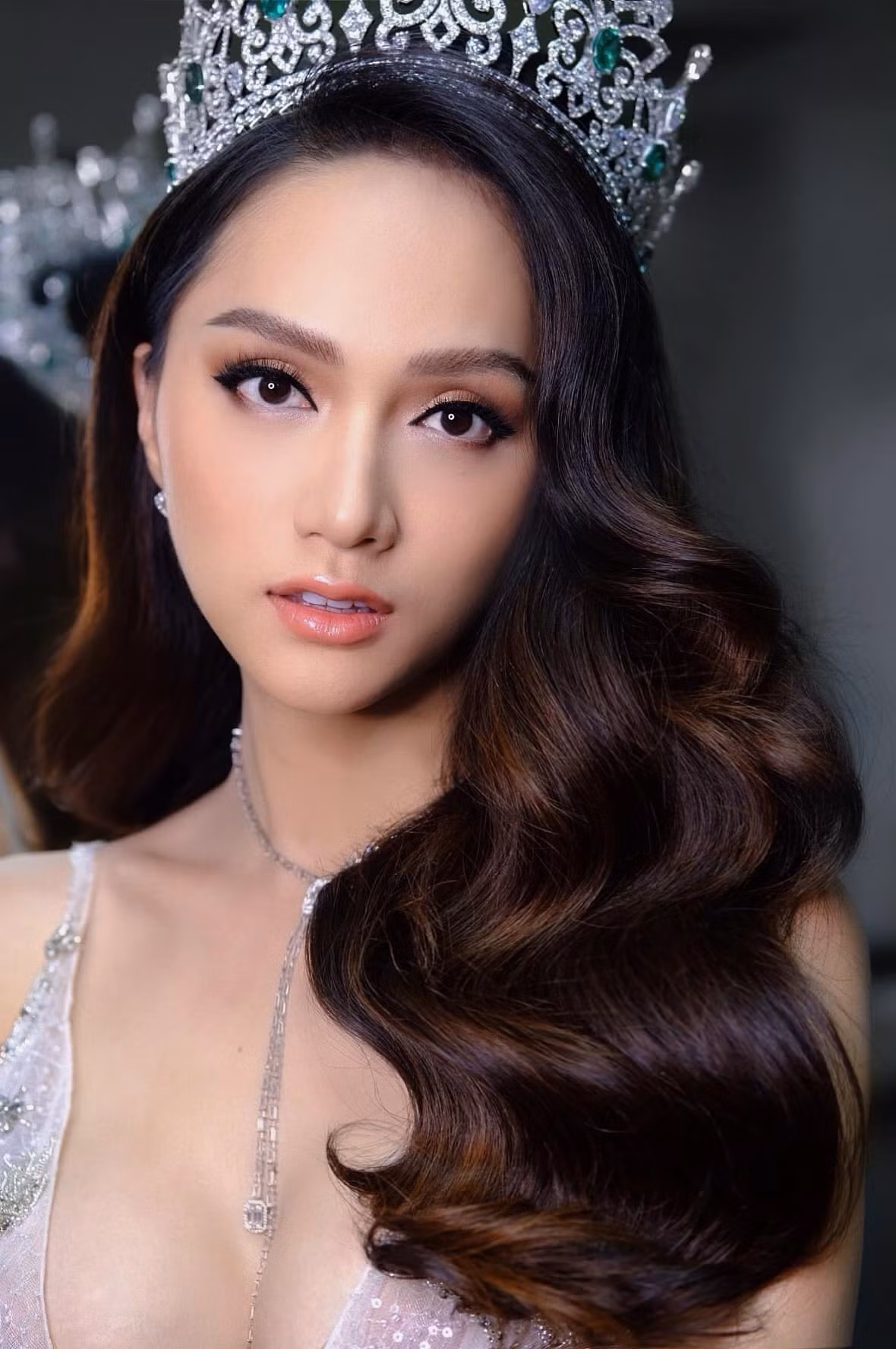 Khởi Minh đã thay đổi hoàn toàn cuộc sống, nhận được nhiều sự quan tâm hơn, thu nhập hiện tại cũng ổn định hơn. Cô cũng được gia đình ủng hộ nhiệt tình và tự hào.