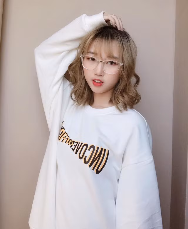 Chubby gây ấn tượng với ngoại hình vô cùng xinh đẹp, tài ăn nói và giao tiếp lưu loát cùng với những cách xử lý tình huống khéo léo đã thu hút hàng ngàn lượt xem. 