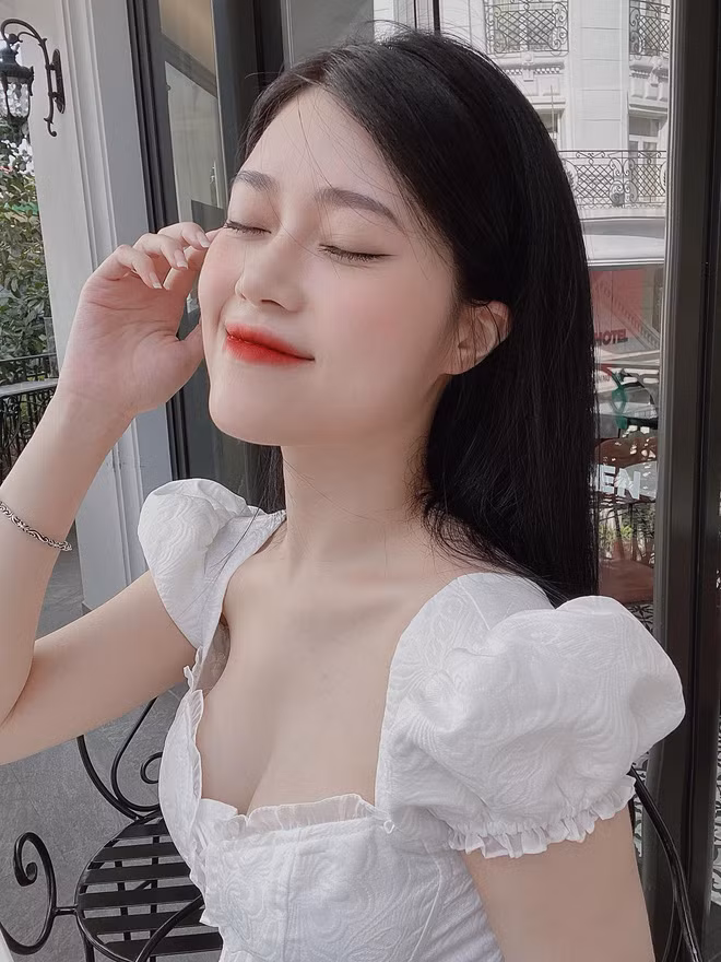 Chưa biết tất cả những món quà trên có giá trị như thế nào nhưng rõ ràng Thủy Tiên đã có một ngày sinh nhật vô cùng đáng nhớ với "núi quà tặng" mà ai nhìn vào cũng phải ghen tị.