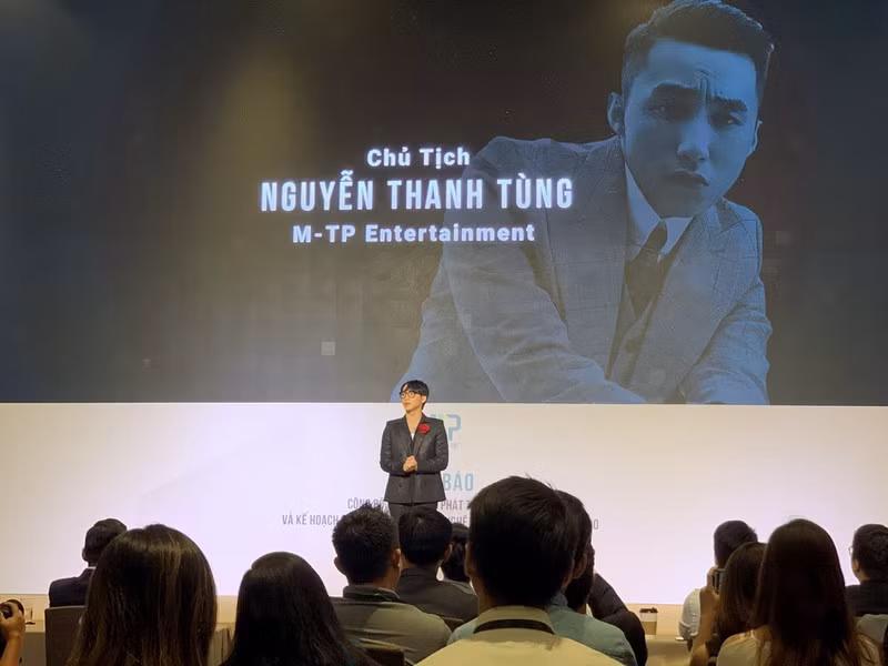 Ngoài lĩnh vực ca hát, Sơn Tùng M-TP còn là Chủ tịch của ba công ty giải trí và đào tạo tài năng mang tên mình. Tuy nhiên, giọng ca quê Thái Bình lại khá kín tiếng, ít khi khoe khoang, phô trương tài sản hay thể hiện quan điểm trước truyền thông, trái lại dành nhiều thời gian tập trung cho nghệ thuật và các hoạt động giải trí liên quan.