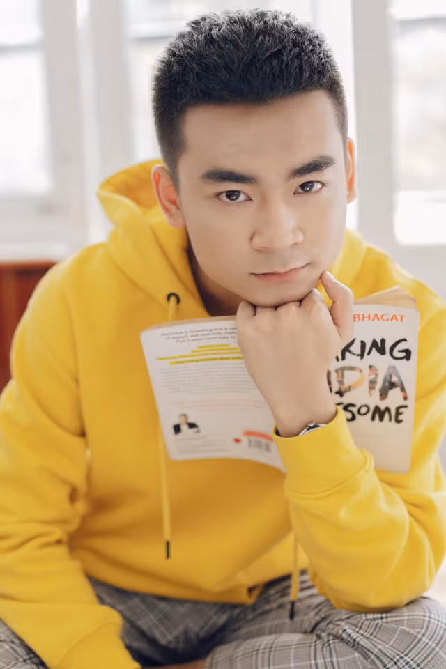 Quang Cuốn tên thật là Bùi Bá Quang hiện anh đang là một streamer của Box Studio rất nổi tiếng trên cộng đồng mạng.