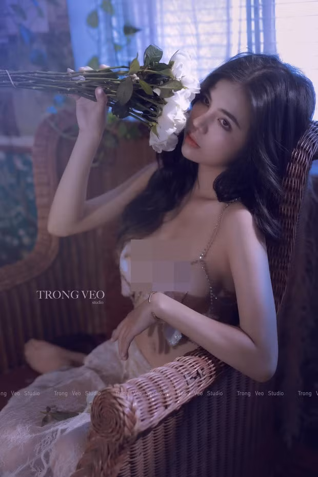 Không chỉ khoe được vòng một quyến rũ, mà trong bộ ảnh mới này này, nhan sắc mê người và đặc biệt là thân hình nóng bỏng với số đo siêu chuẩn của Mai Dora chắc chắn đã khiến nhiều anh em game thủ đứng ngồi không yên.
