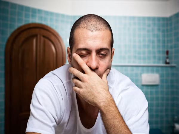 Khó thở. Nếu bạn đang gặp phải tình trạng khó thở và mệt mỏi thường xuyên, không rõ lý do, hãy xét nghiệm ung thư tinh hoàn sớm nhất có thể.