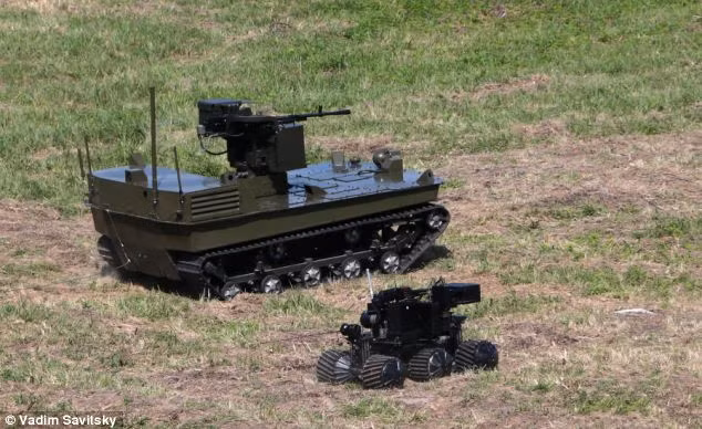 Hiện nay ở nước ngoài, các robot kamikaze có triển vọng hơn cả là Rambot của Israel và iRobot FirstLook của Hàn Quốc. Đó là những xe khá nhỏ, thường được cảnh sát dùng nhiều hơn để chống bọn khủng bố và tội phạm trốn trong các tòa nhà.