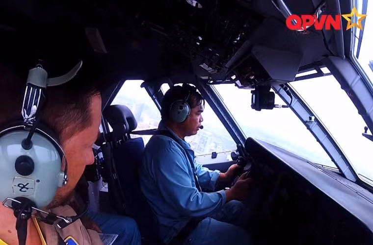 Buồng lái 2 người của C-295 cực kì hiện đại với việc tích hợp kĩ thuật số toàn bộ do Thales cung cấp. Nguồn: Kênh QPVN