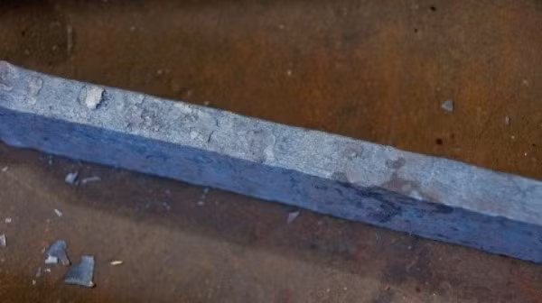 Một thanh kiếm được làm từ thép Damascus.