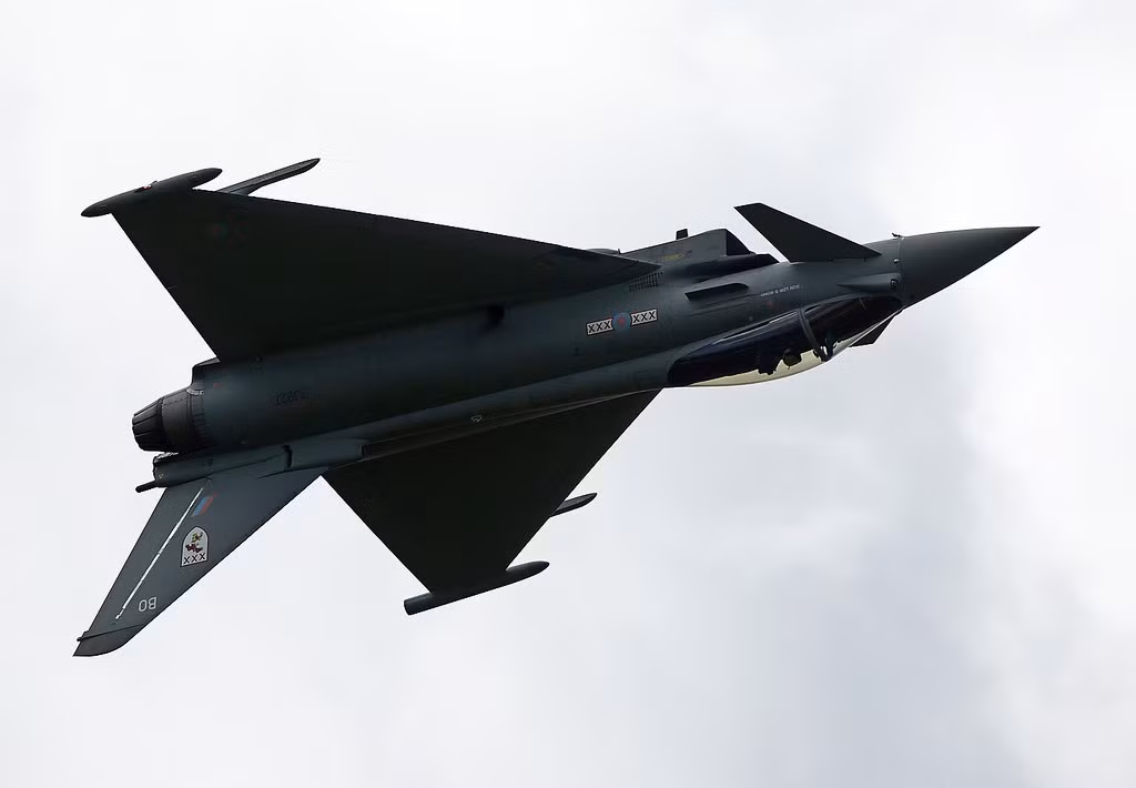 Typhoon được thiết kế để thực hiện một loạt nhiệm vụ khác nhau như chiếm ưu thế trên không, tấn công mặt đất, trinh sát và bảo vệ không phận.