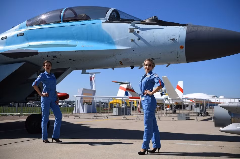 Tuy nhiên trong lần xuất hiện tại MAKS 2019 này, MiG-35 lại một lần nữa bị phàn nàn liên quan đến mức độ hoàn thiện của khung vỏ, đây là điều rất quan trọng vì ảnh hưởng tới độ bền của máy bay.
