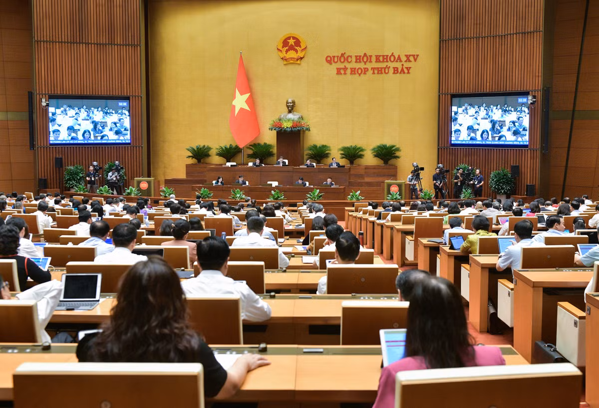 Hom nay, Quoc hoi thao luan ve co che dac thu phat trien Nghe An, Da Nang
