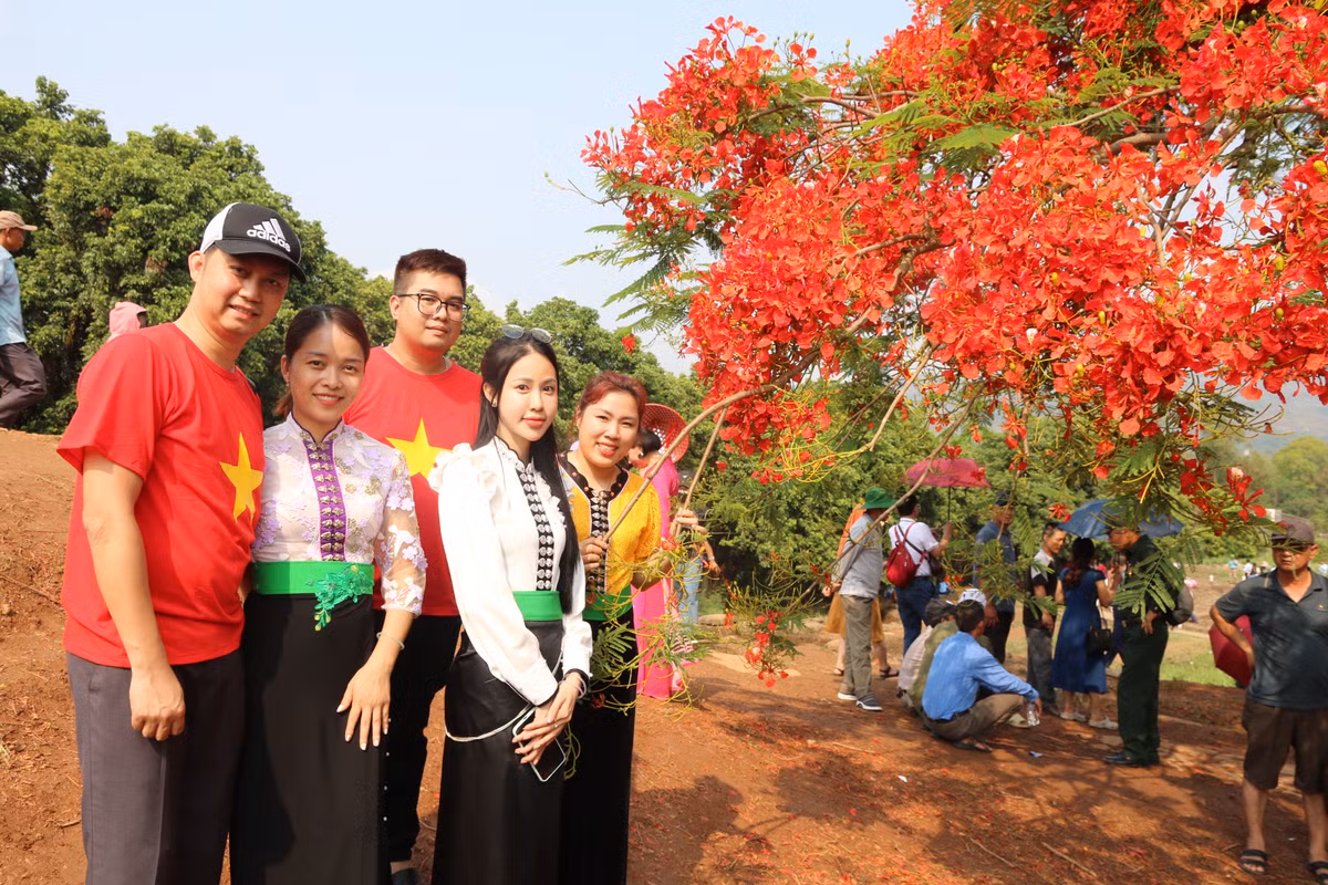 Bat khoc, tu hao voi chien thang Dien Bien Phu-Hinh-2