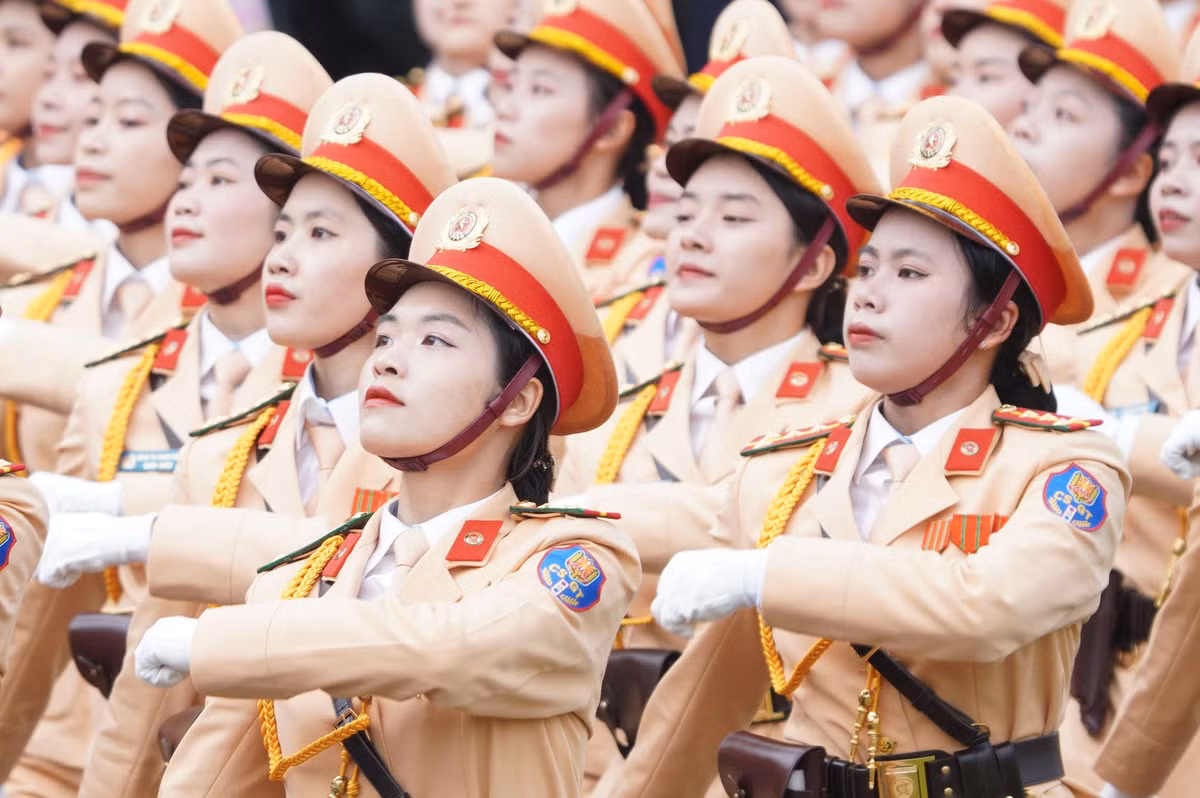 Gương mặt xinh đẹp của Khối nữ sĩ quan Cảnh sát giao thông.