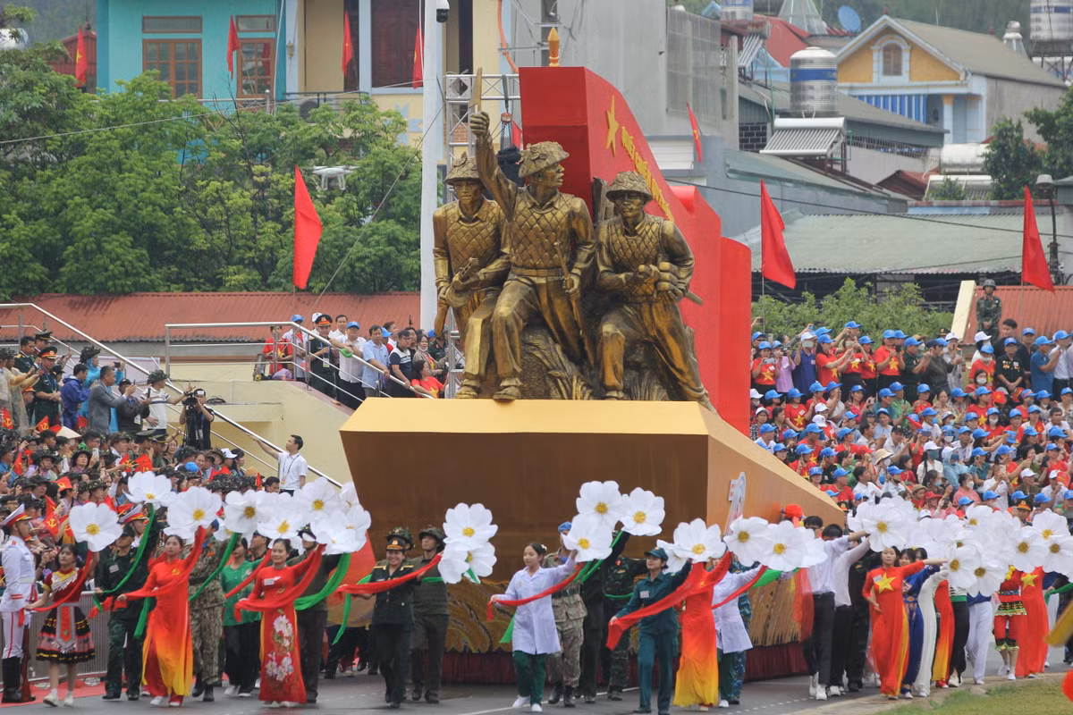 Xe mô hình 70 năm chiến thắng Điện Biên Phủ.