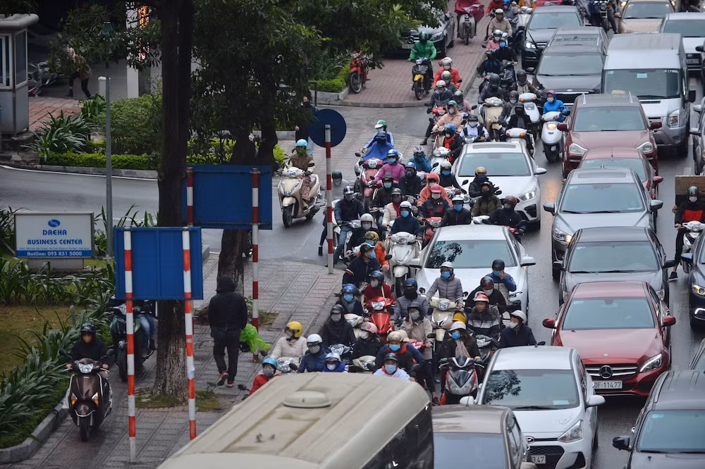 Nhiet do bat ngo xuong thap, nguoi Ha Noi co ro trong gio lanh