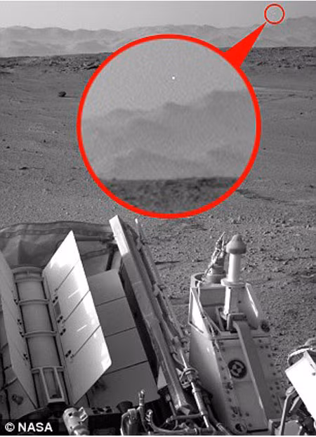 Mới đây, các nhà nghiên cứu của NASA đã công bố hình ảnh rõ nét nhất về một đốm sáng bay kỳ lạ xuất hiện trên sao Hỏa.