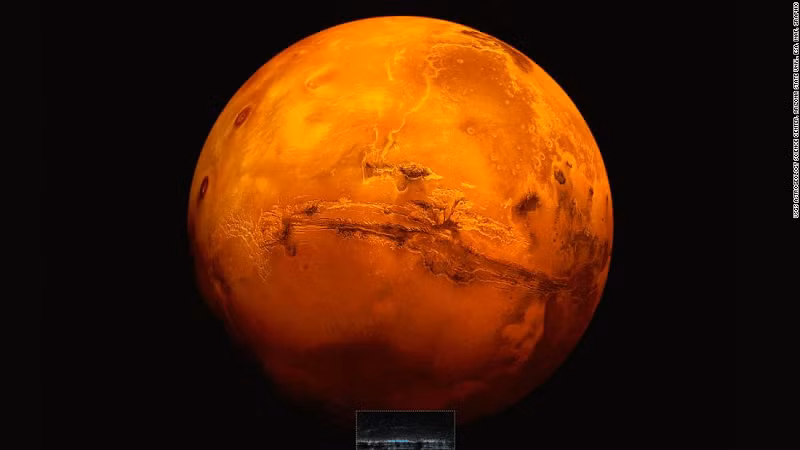 Curiosity là robot có kích thước bằng chiếc ô tô được phóng vào tháng 11/2011 và hạ cánh xuống miệng núi lửa Gale rộng 154km của sao Hỏa vào đêm 5/8/2012.
