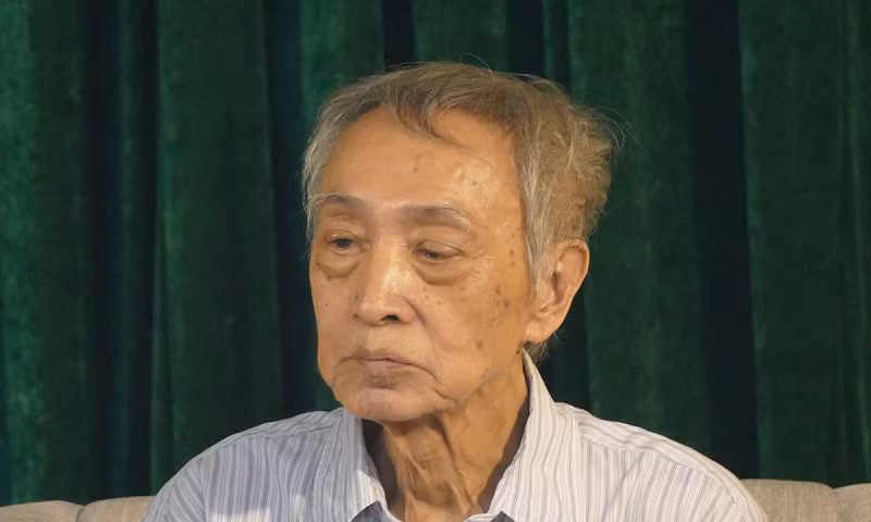 Từ năm 1967 đến khi về hưu năm 1979, ông làm biên dịch tại “Ủy ban điều tra tội ác chiến tranh của Mỹ ở Việt Nam” của chính quyền Hà Nội. Sau khi nghỉ hưu, ông tiếp tục theo đuổi sự nghiệp văn chương của mình.