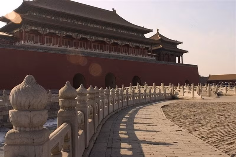 Theo sử sách, Thiên Cung Bảo Điện là nơi thờ Thần Hạo Thiên. Do đó, nơi đây thường tổ chức các hoạt động Đạo giáo. Trải qua nhiều thế kỷ, cung điện này vẫn còn khá nguyên vẹn.