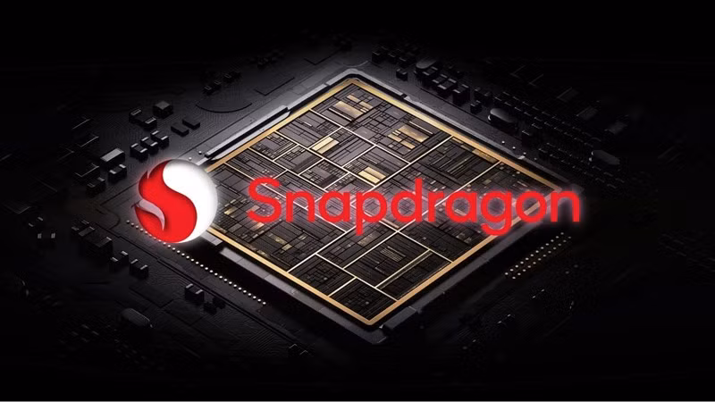 Về hiệu năng, Xiaomi 13 Pro được trang bị vi xử lý đầu bảng của Qualcomm - Snapdragon 8 Gen 2, cho hiệu năng vô cùng mạnh mẽ. Bản chính hãng Việt Nam sẽ có bộ nhớ 12GB/256GB đối với Xiaomi 13 Pro và 8GB/256GB đối với Xiaomi 13 tiêu chuẩn.