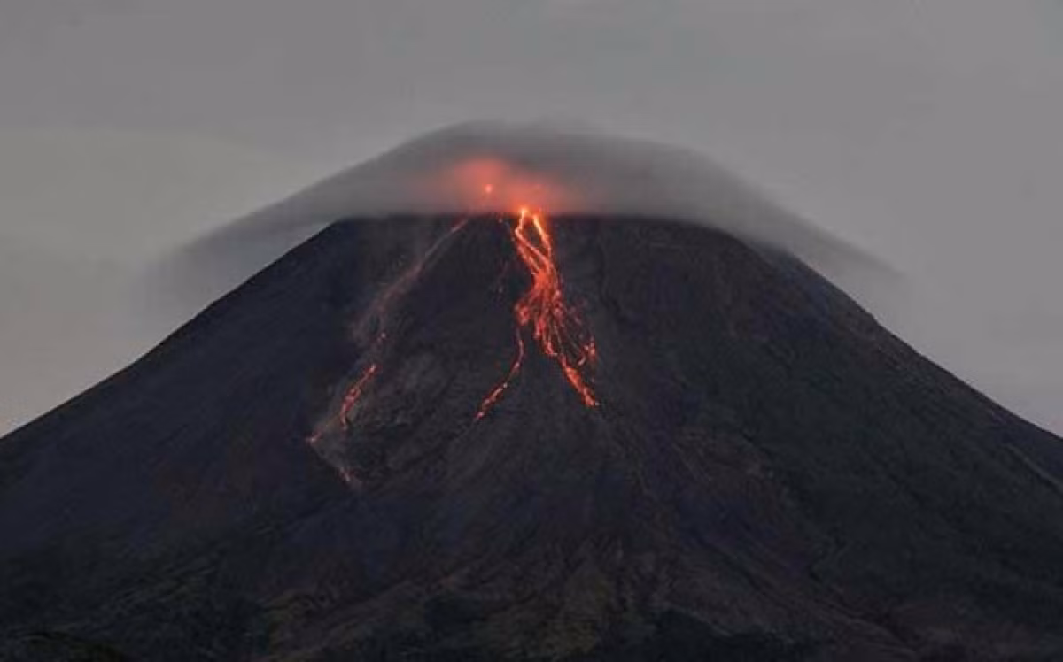 Luôn được gọi là ngọn núi “Ngày tận thế", Merapi là một trong những ngọn núi lửa đang hoạt động mạnh nhất trên thế giới.