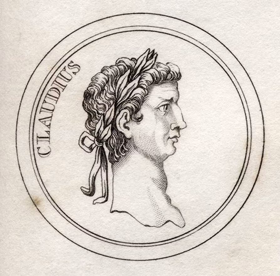 Hoàng đế La Mã Claudius chưa từng tới thăm Ai Cập, nhưng có ảnh hưởng sâu rộng trong đời sống văn hóa của người Ai Cập, thông qua các tác phẩm điêu khắc và hội họa. Hoàng đế được cho là khuyến khích người Ai Cập chạm khắc khuôn mặt mình với tư cách là Pharaoh để duy trì sự ổn định ở Ai Cập, cũng như sự trung thành đối với Đế chế La Mã hùng mạnh khi đó.