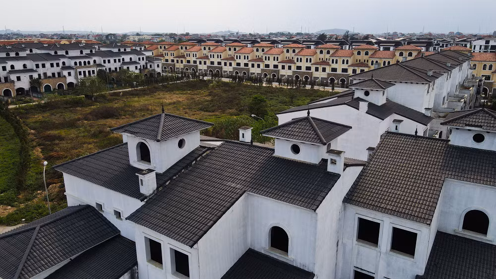 Dự án gồm 4 phân khu chính là khu hỗn hợp, khu hồ lớn, khu hồ nhỏ, khu mở rộng. Các sản phẩm tại đây có đủ các hạng mục như biệt thự đơn lập, song lập, liền kề, nhà vườn, shophouse, chung cư các loại, diện tích từ 133 - 884m2...