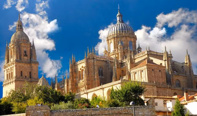 Đây là một trong những hiện thân cuối cùng của kiến trúc Gothic và là một trong những dại diện cuối cùng được xây dựng ở Tây Ban Nha.