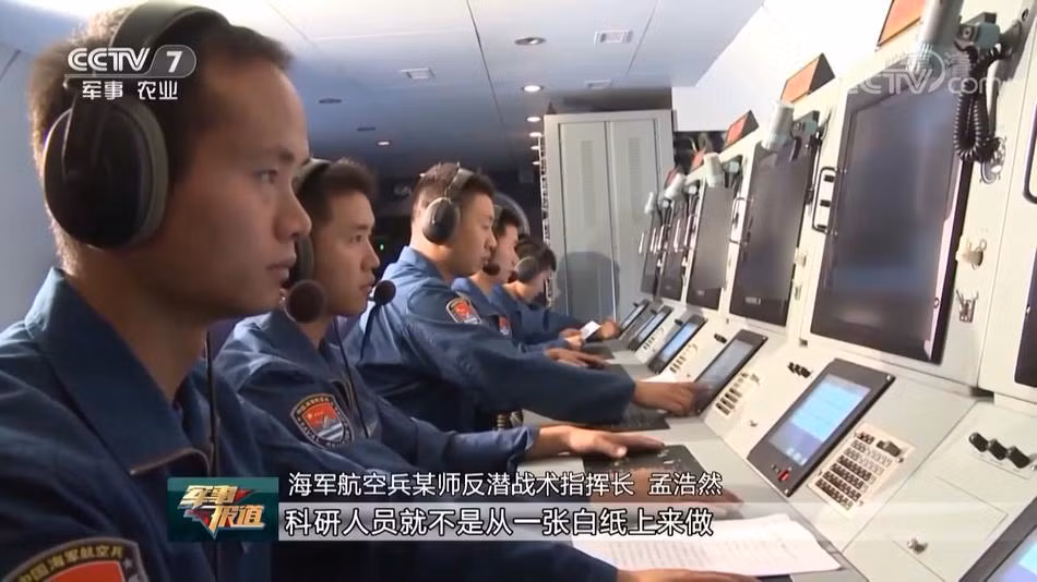 KQ-200 cũng được trang bi vị trí để có thể mang theo các phao thủy âm và có thể mang theo cả ngư lôi chống ngầm. Một số tin đồn còn cho rằng nó còn có thể mang theo 4 tên lửa chống hạm YJ-83K tuy nhiên vẫn chưa được kiểm chứng. Ảnh: Khoang chiến đấu bên trong thân máy bay KQ-200