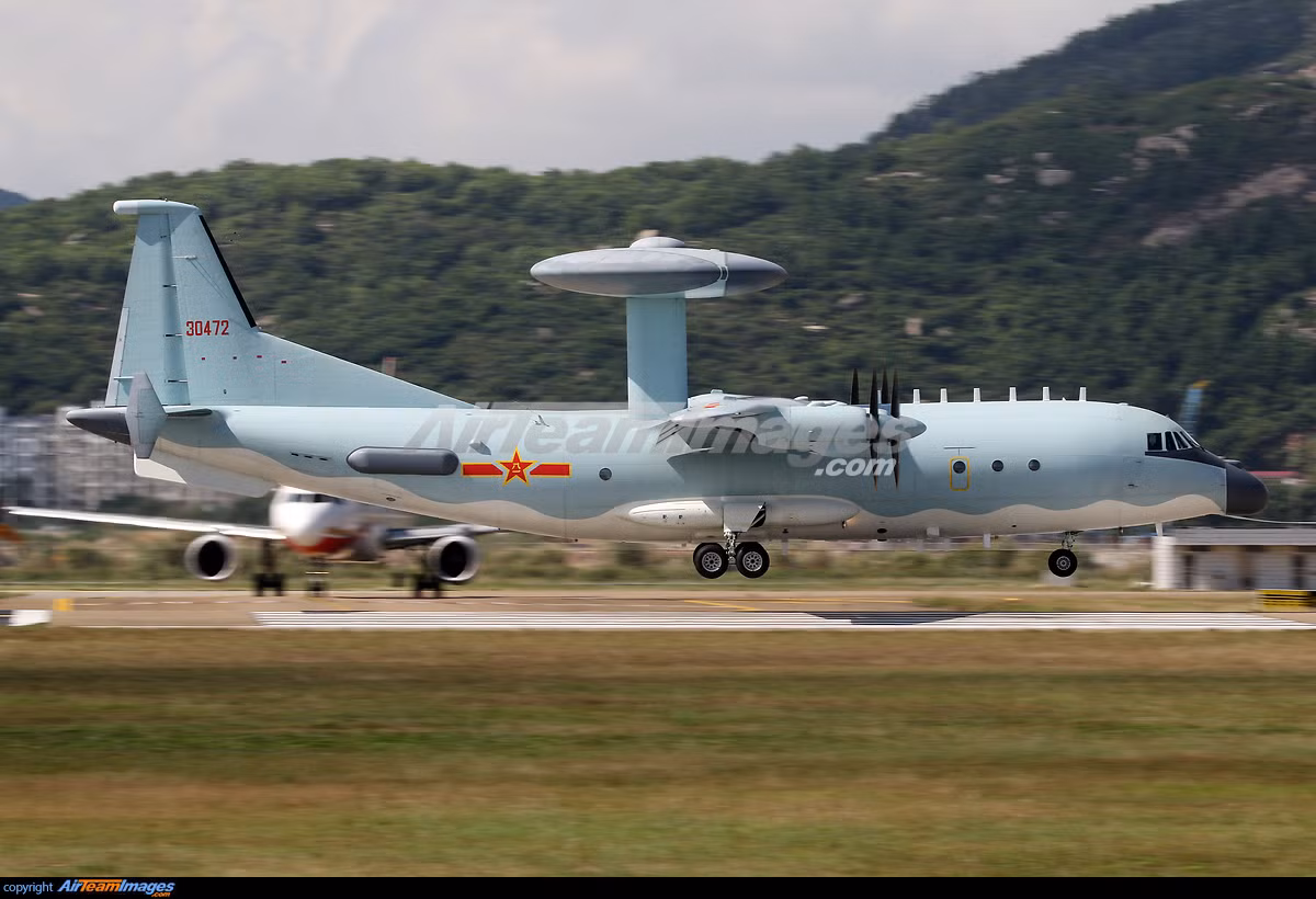 Việc Trung Quốc điều các máy bay KQ-200 và KJ-500 xuống Trường Sa càng làm căng thẳng thêm tình hình ở khu vực này vốn đã phức tạp thời gian qua với việc nhóm tàu khảo sát địa chất Hải Dương 08 của Trung Quốc cũng đang thực hiện hành trình thăm dò của mình cách quần đảo Trường Sa không xa.